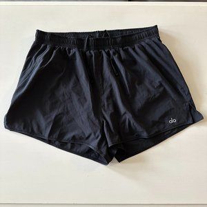 ALO Stride Short in Black Size L